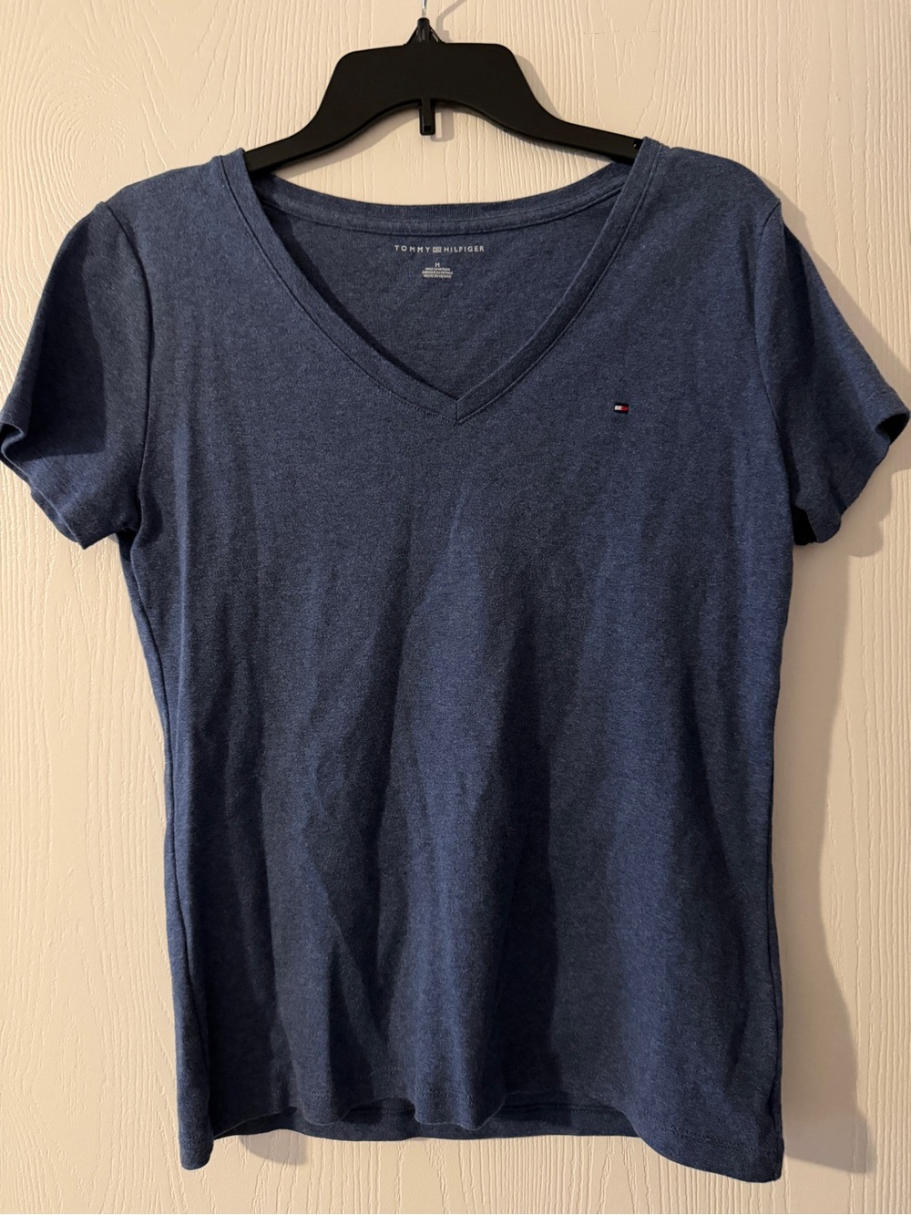 Tommy Hilfiger Women's Navy V-Neck Tee Size M